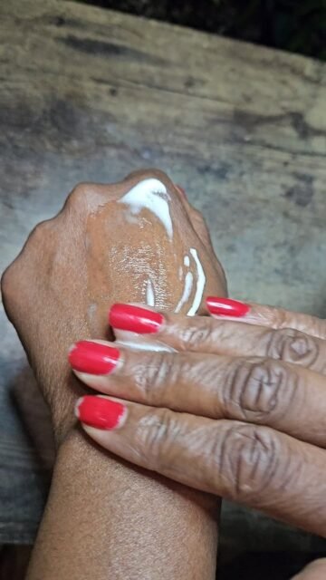 Save this for your winter skin ritual 🧴🌞 and share with a friend who always says ‘my skin feels tight this time of year! Our body butters do more than just hydrate your skin, its for your hair, skin and nails. Use as a hand cream or to tame those annoying fly-away hairs.
Take time to pour into yourself the way you pour into others.

#selfcare #bodybutters #antiagingskincare #organicskincareproducts #bodycareroutine