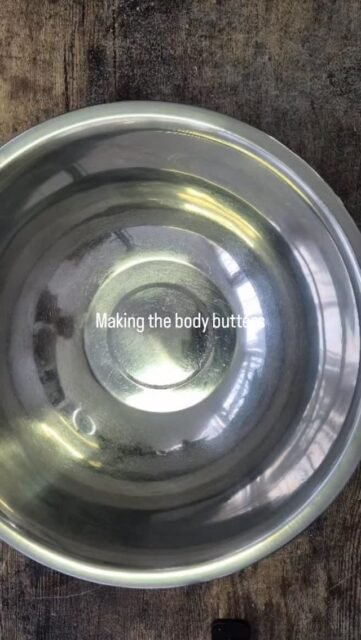 Always in love with the final result😜🤩

Made with love for someone you love!🥰

#soleilraskincare #handmademothersdaygifts #mothersdaygiftideas #giftideasformum