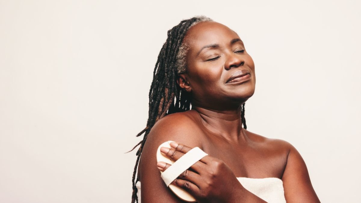 why-skin-feels-dry-and-sensitive-in-your-40s