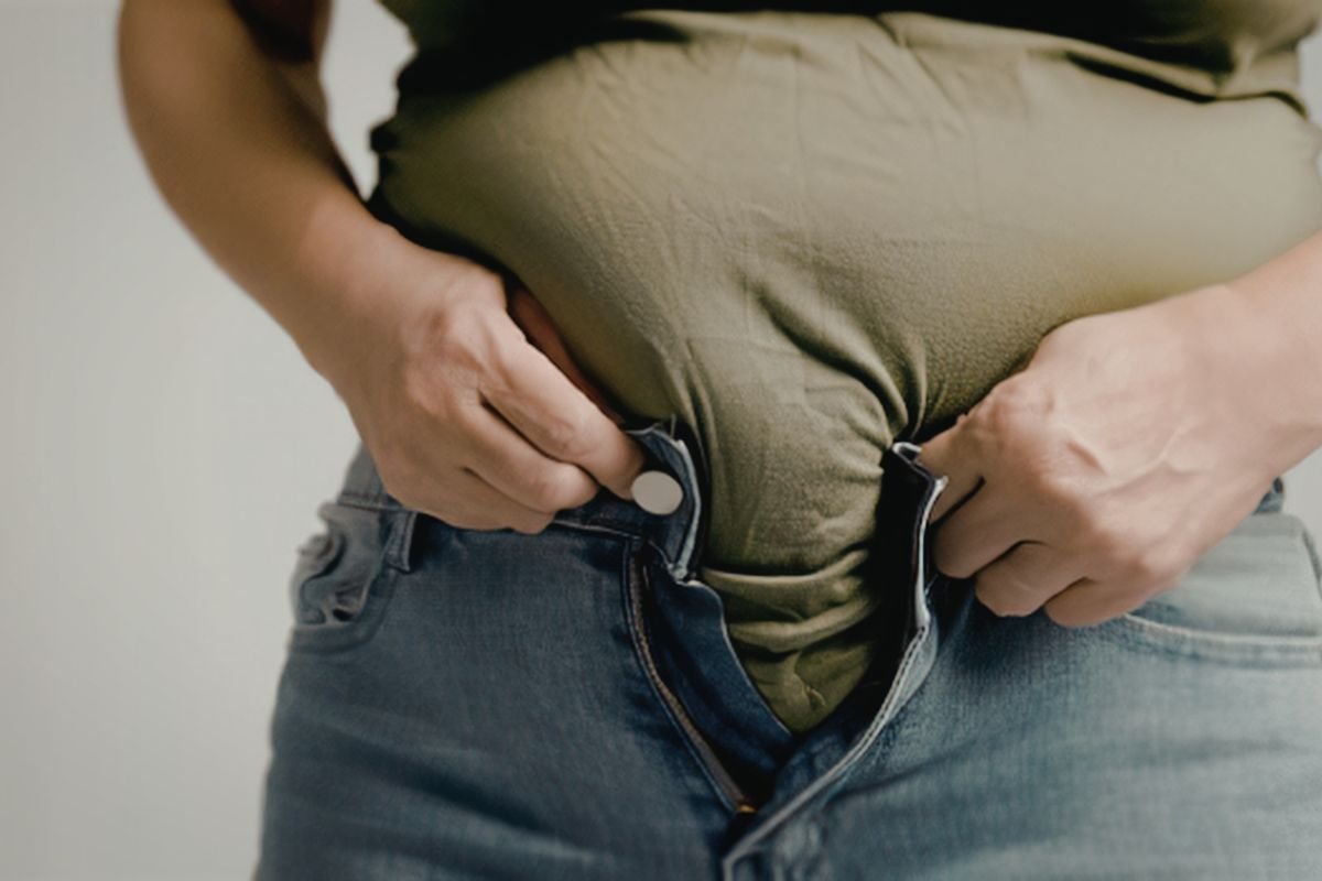 image-of-a bloated-woman-buttoning-up-her-jeans